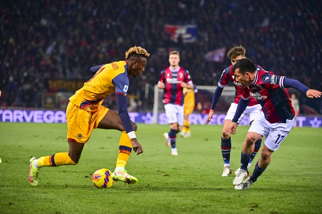  罗马锋线哑火客场不敌维罗纳跌出欧冠区  